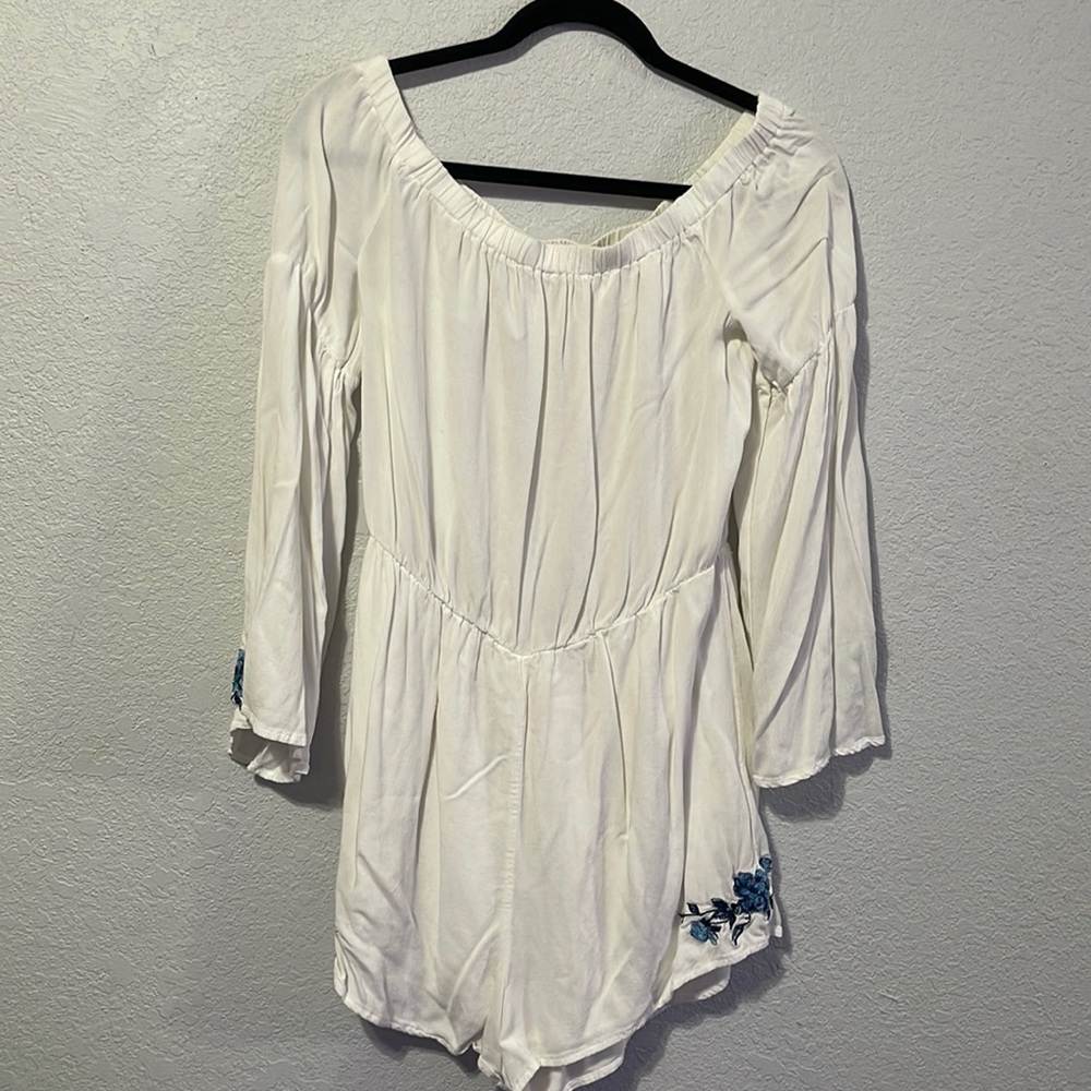 White Thin romper with embroidery